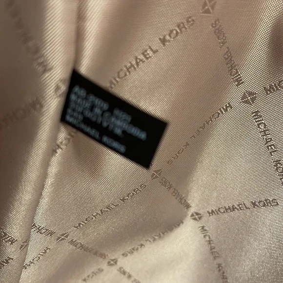 MICHAEL KORS
Jet Set Travel Lg Top Zip Shoulder Tote Saffiano Leather
Pwdr Blush - Picture 7 of 16